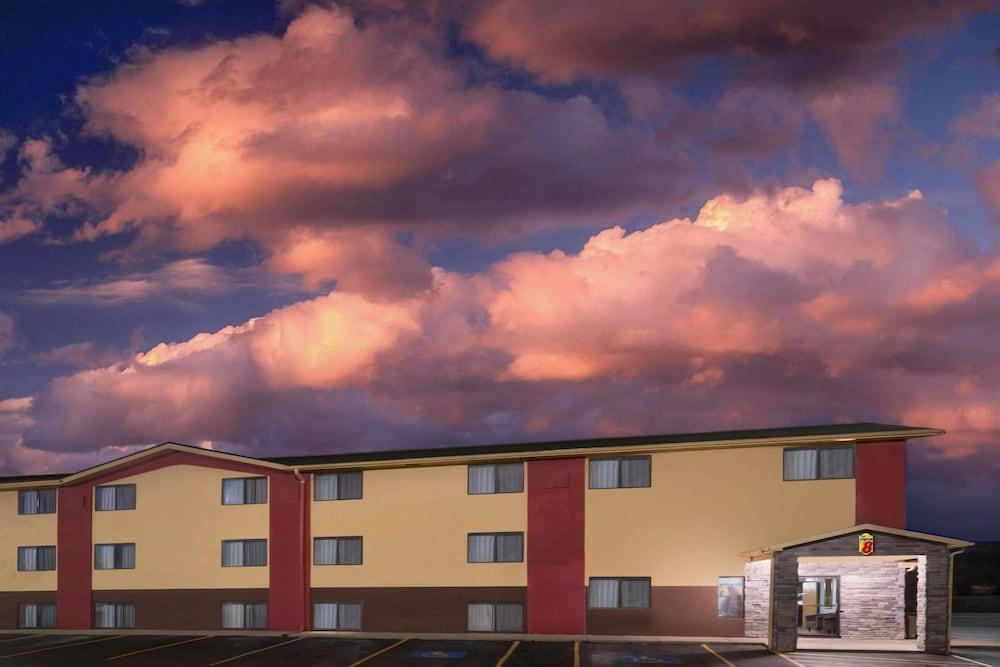 Super 8 By Wyndham Topeka/Wanamaker Rd/I-70 Exterior photo