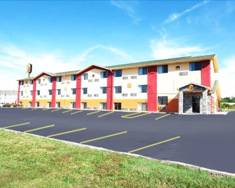 Super 8 By Wyndham Topeka/Wanamaker Rd/I-70 Exterior photo